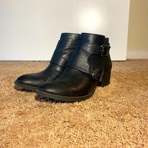 Kenneth Cole booties Size 8.5 Good Condition